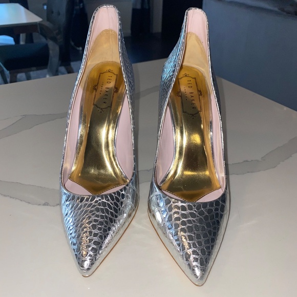 Ted Baker Savenniers Leather Silver Metallic Pump Stiletto US Size 7.5 - Picture 2 of 6